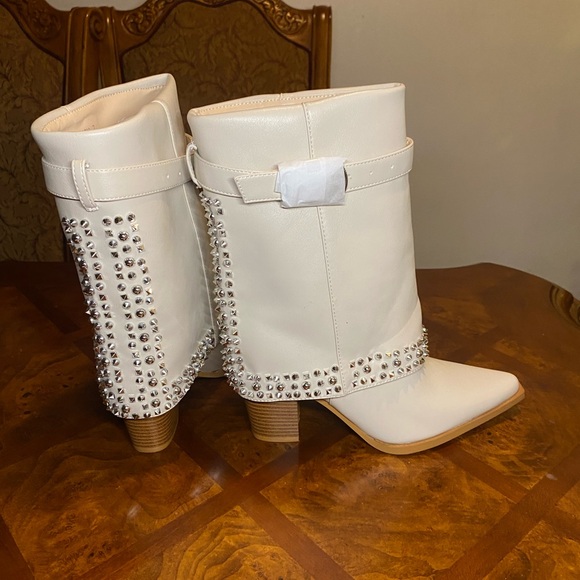 Elegant Cream Ankle Boots with Rhinestone Detailing - Picture 11 of 12